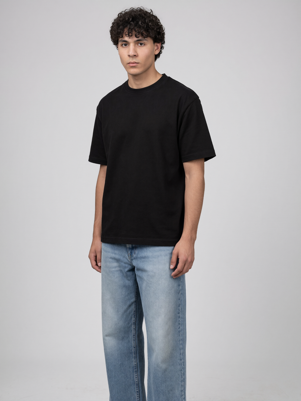 تيشرت CROWN الأسود اوفرسايز من الجانب - CROWN black oversized tshirt side view